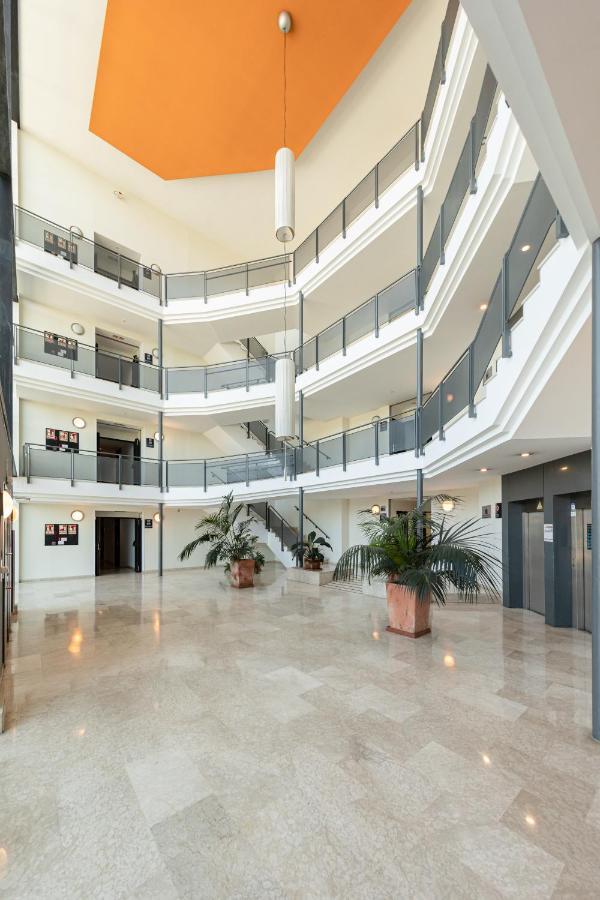 Apartment With Free Parking And Pool บอร์มูโคส ภายนอก รูปภาพ