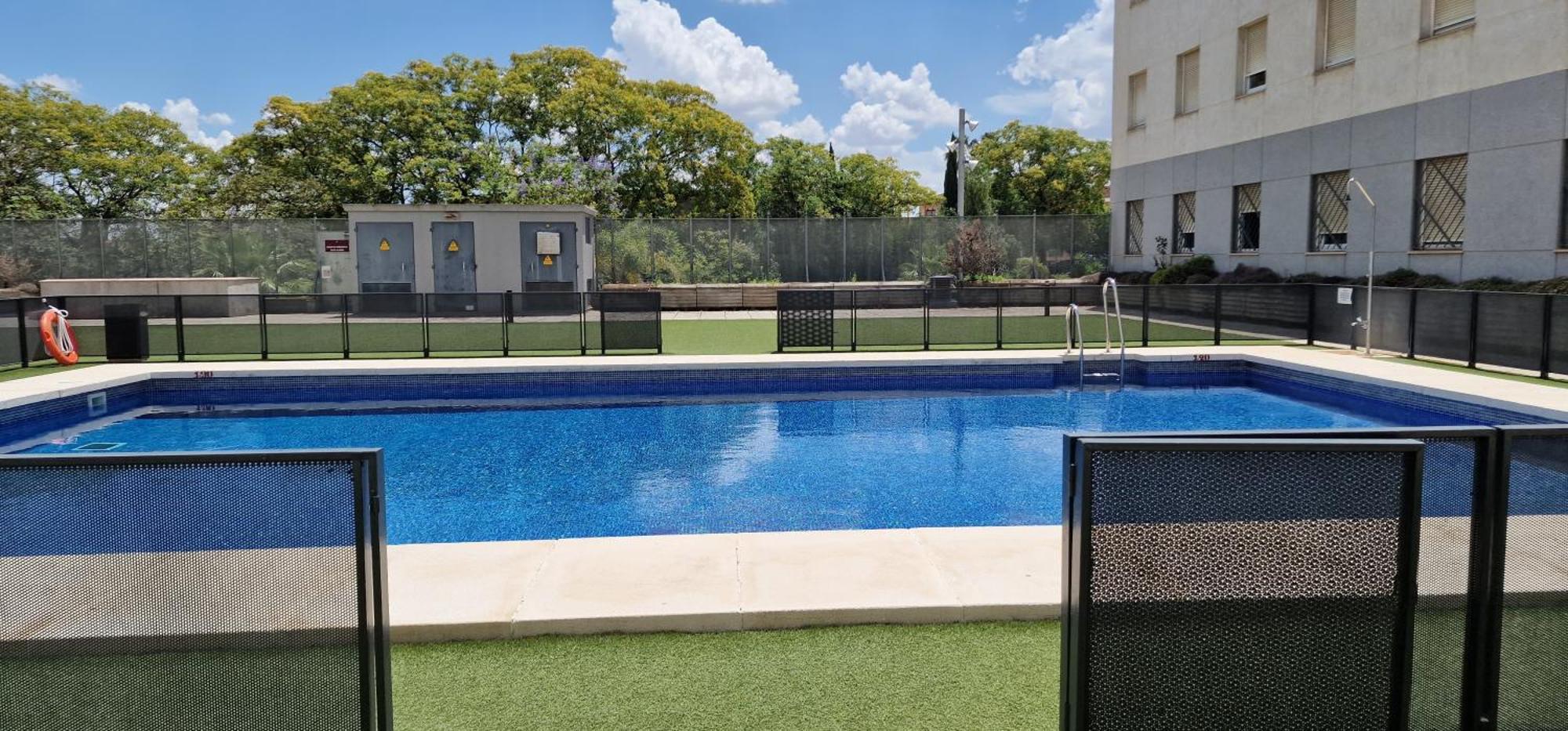 Apartment With Free Parking And Pool บอร์มูโคส ภายนอก รูปภาพ